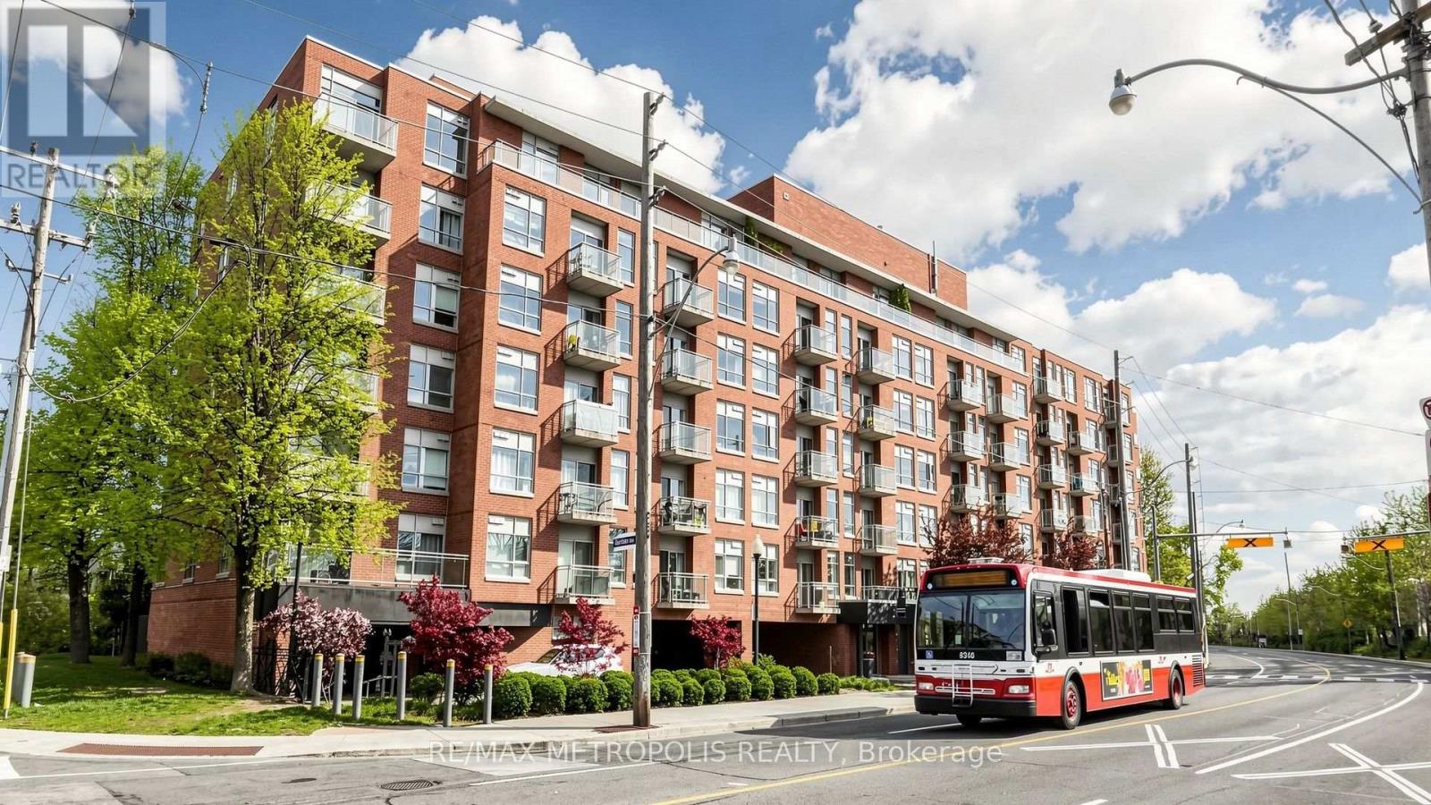 Photo of 2495 Dundas Street