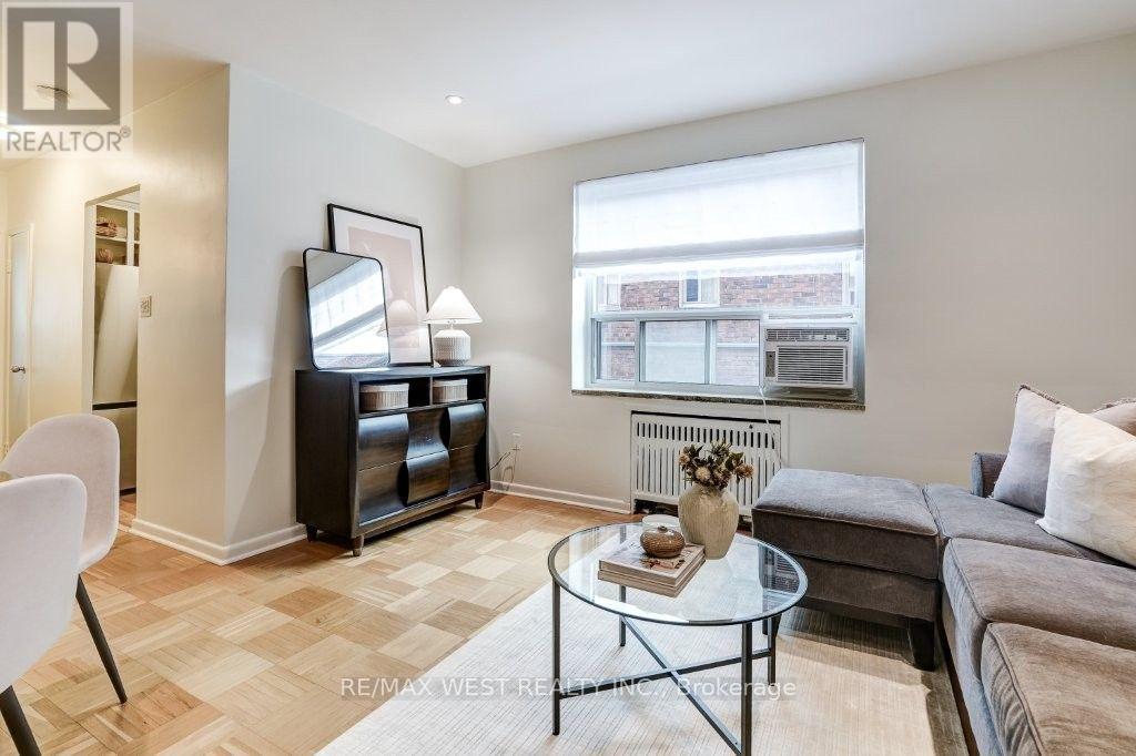 #203 2000 BLOOR STREET W - 5