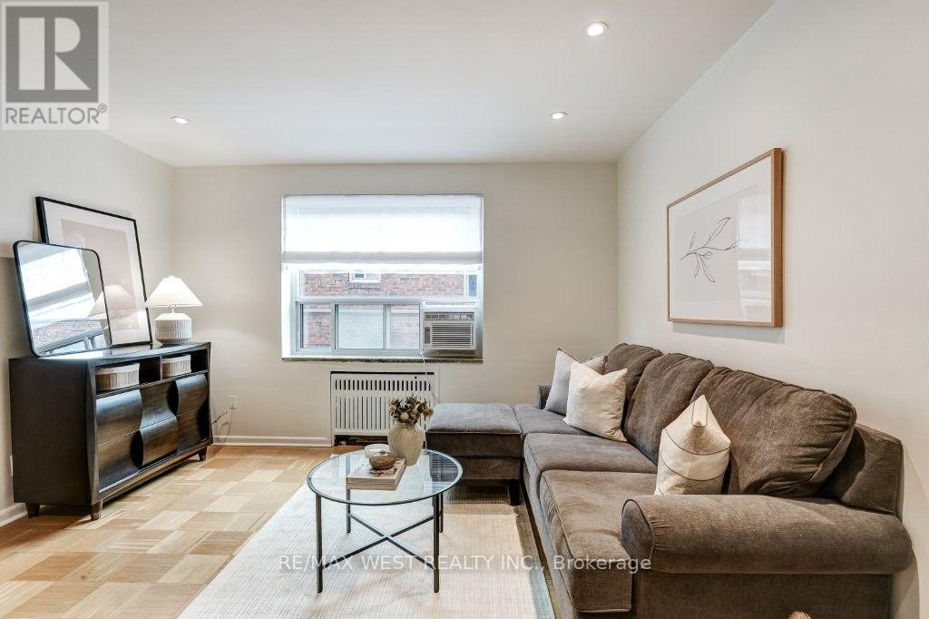 #203 2000 BLOOR STREET W - 6