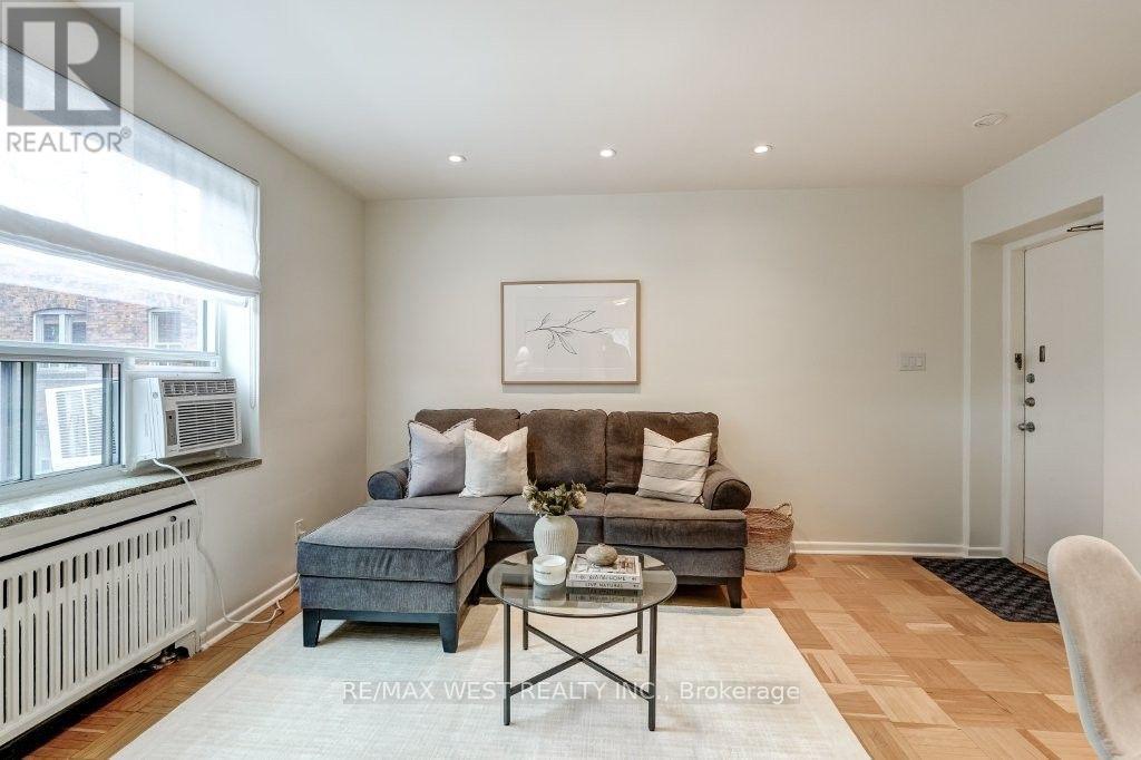 #203 2000 BLOOR STREET W - 7