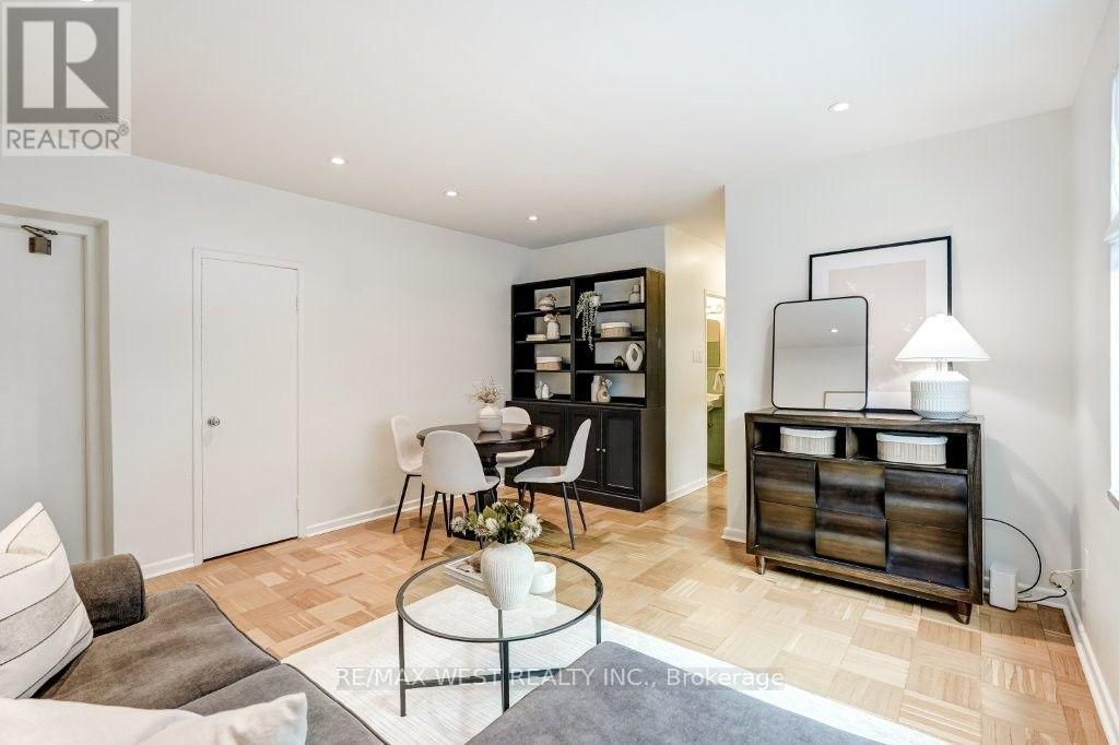 #203 2000 BLOOR STREET W - 9