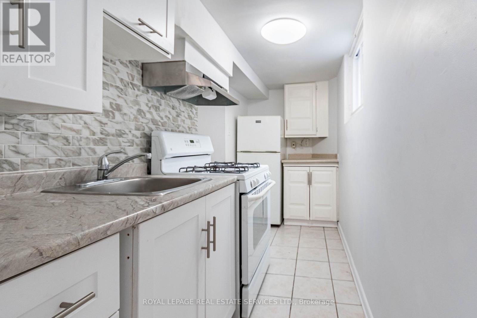 740 LANSDOWNE AVENUE - 16