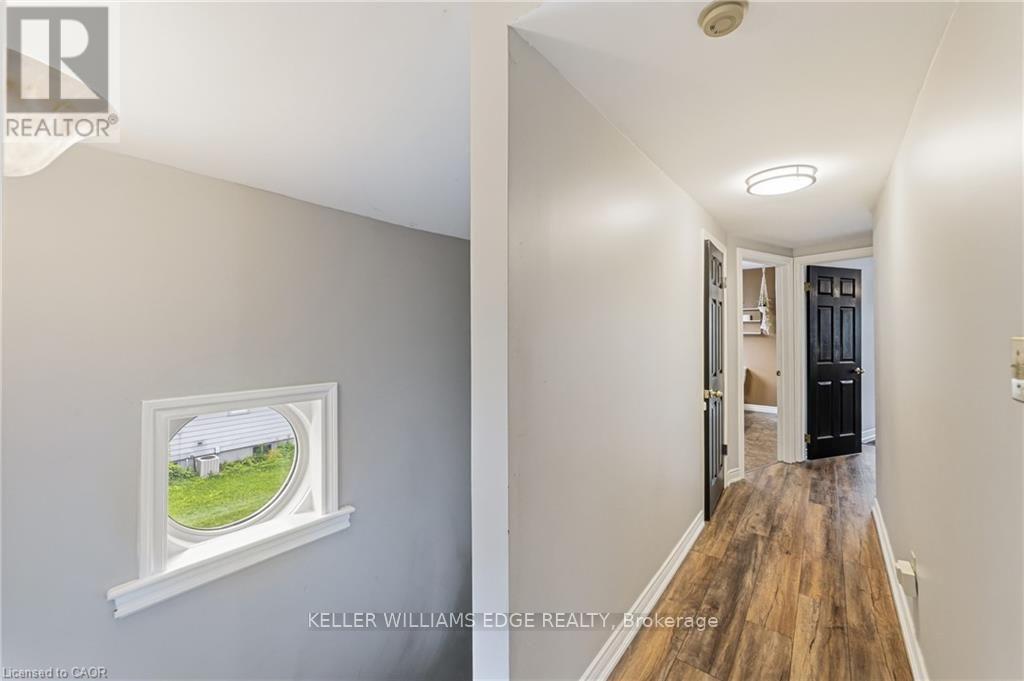 32 CLENCH AVENUE - 18