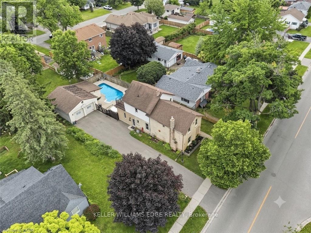 32 CLENCH AVENUE - 33