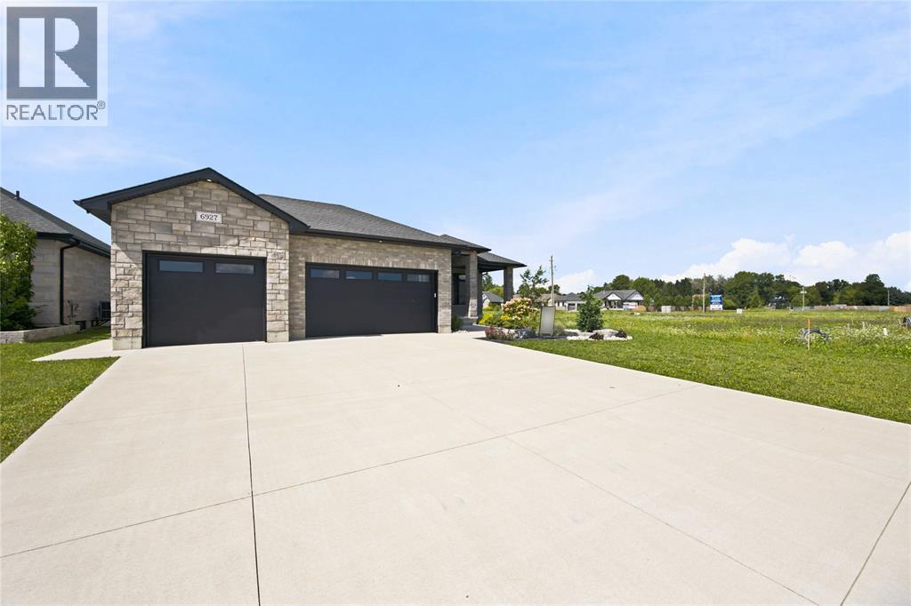 6927 SHORESIDE DRIVE, Plympton-Wyoming — photo 5
