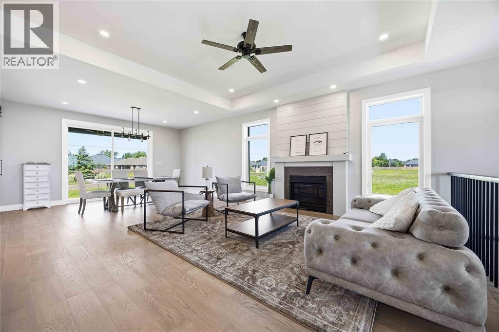 6927 SHORESIDE DRIVE, Plympton-Wyoming — photo 9