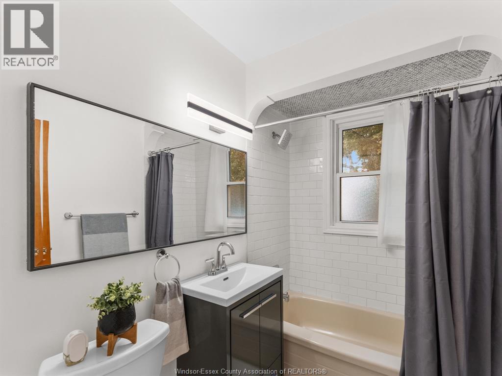 2567 WINDERMERE - Image 16