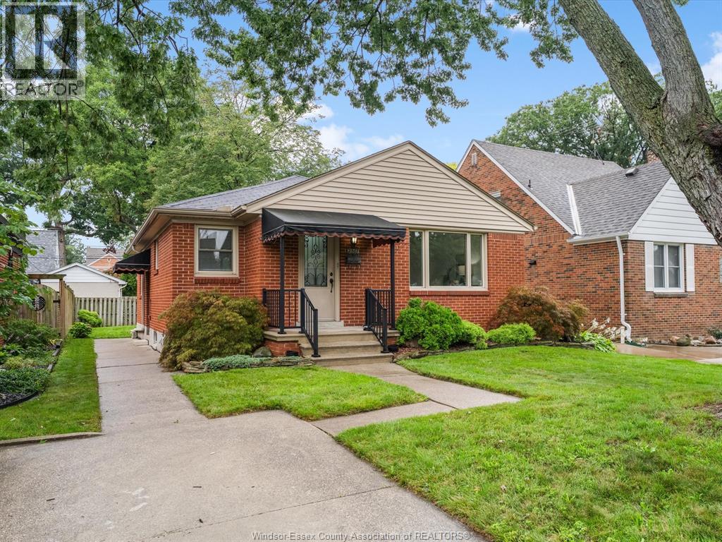 2567 WINDERMERE, Windsor — photo 2