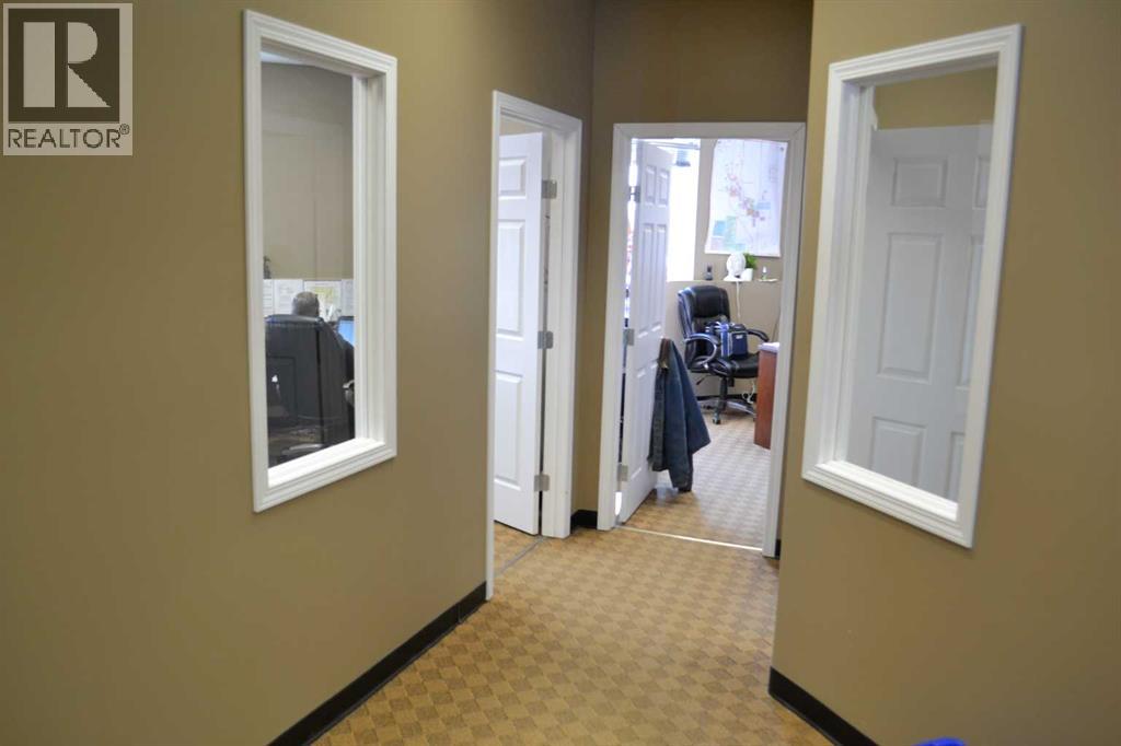 3, 14 Thevenaz Industrial Trail, Sylvan Lake — photo 4