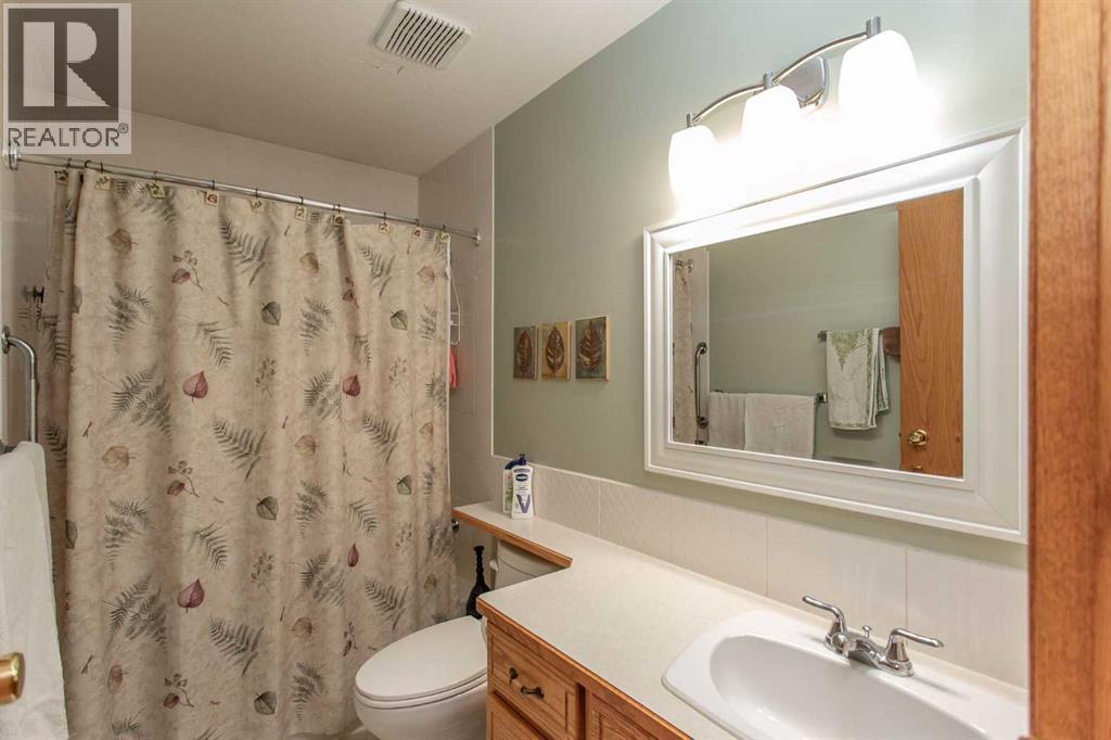 Listing photo – 4520 55 Avenue, Lacombe