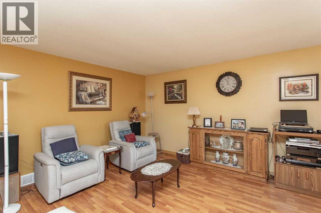 Listing photo – 4520 55 Avenue, Lacombe