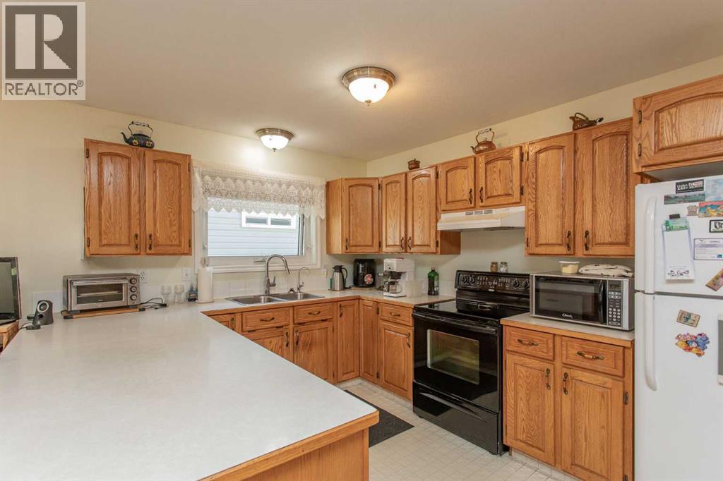 4520 55 Avenue - 6