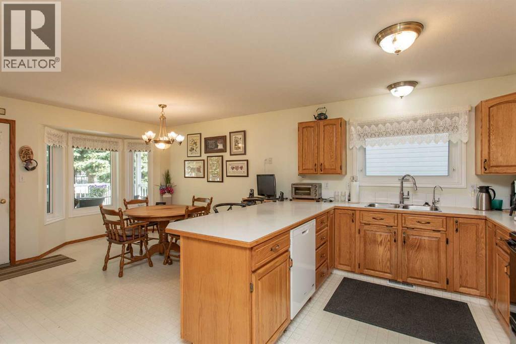 4520 55 Avenue - 7