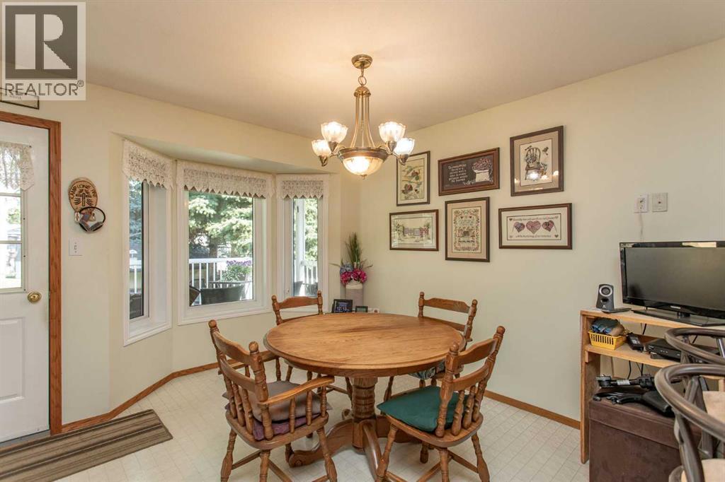 4520 55 Avenue - 8