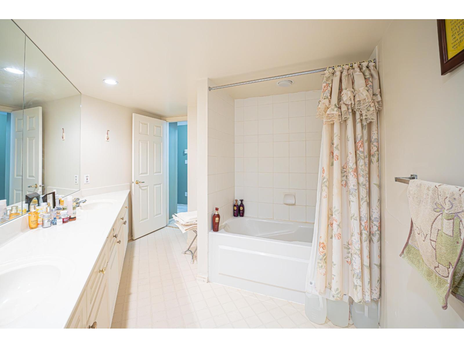 212 16085 83 AVENUE, Surrey