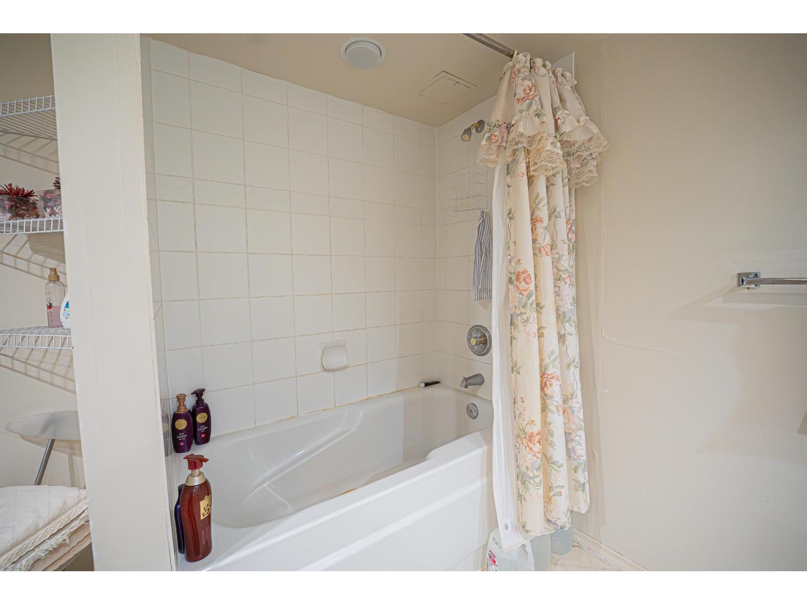 212 16085 83 AVENUE, Surrey