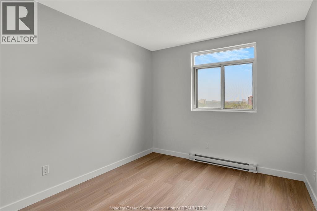 #906W 9099 RIVERSIDE DRIVE East - 19