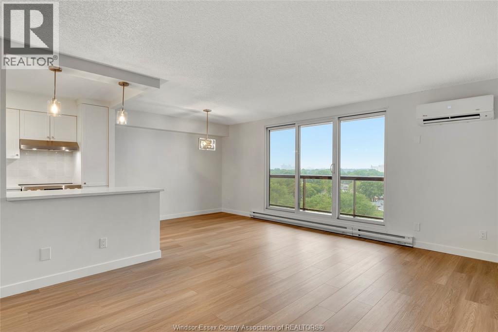 #906W 9099 RIVERSIDE DRIVE East - 18