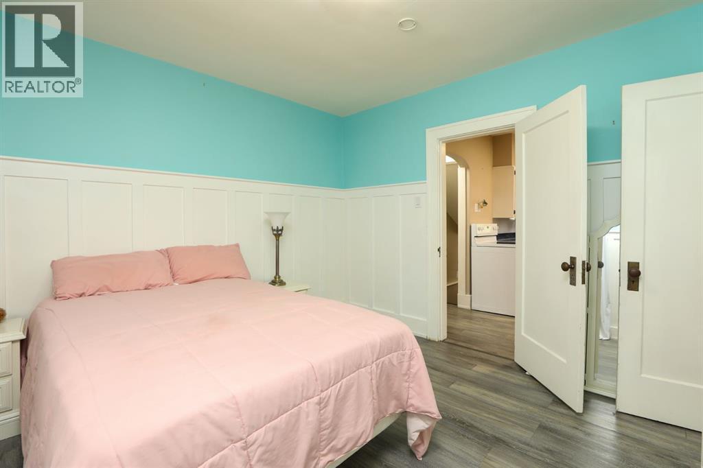 145 S 1 Street W - 14