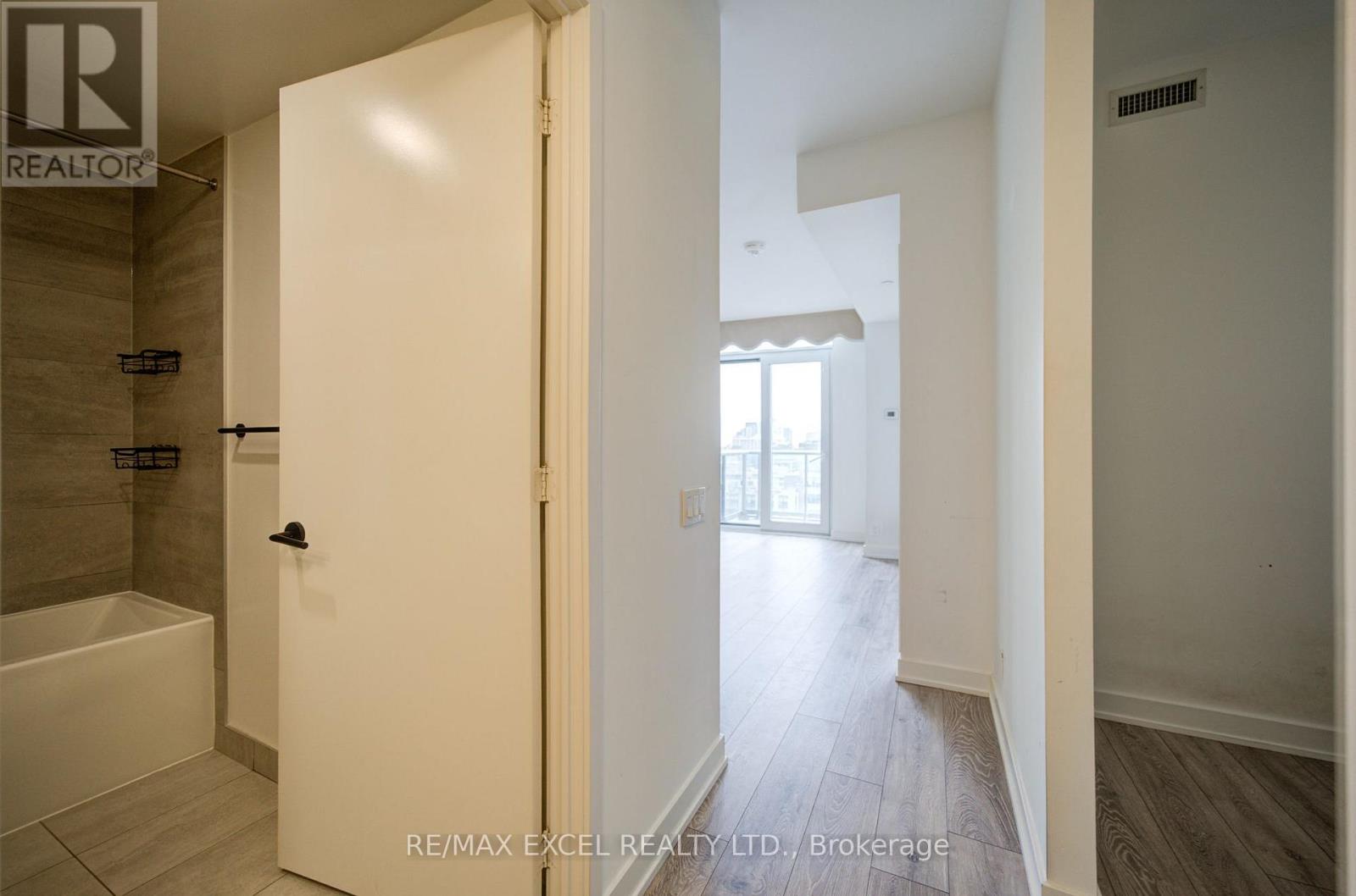 #1818 108 PETER STREET - 17
