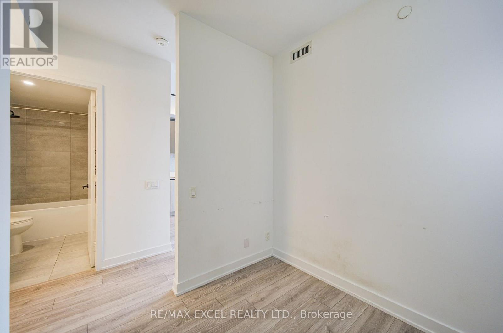 #1818 108 PETER STREET - 21