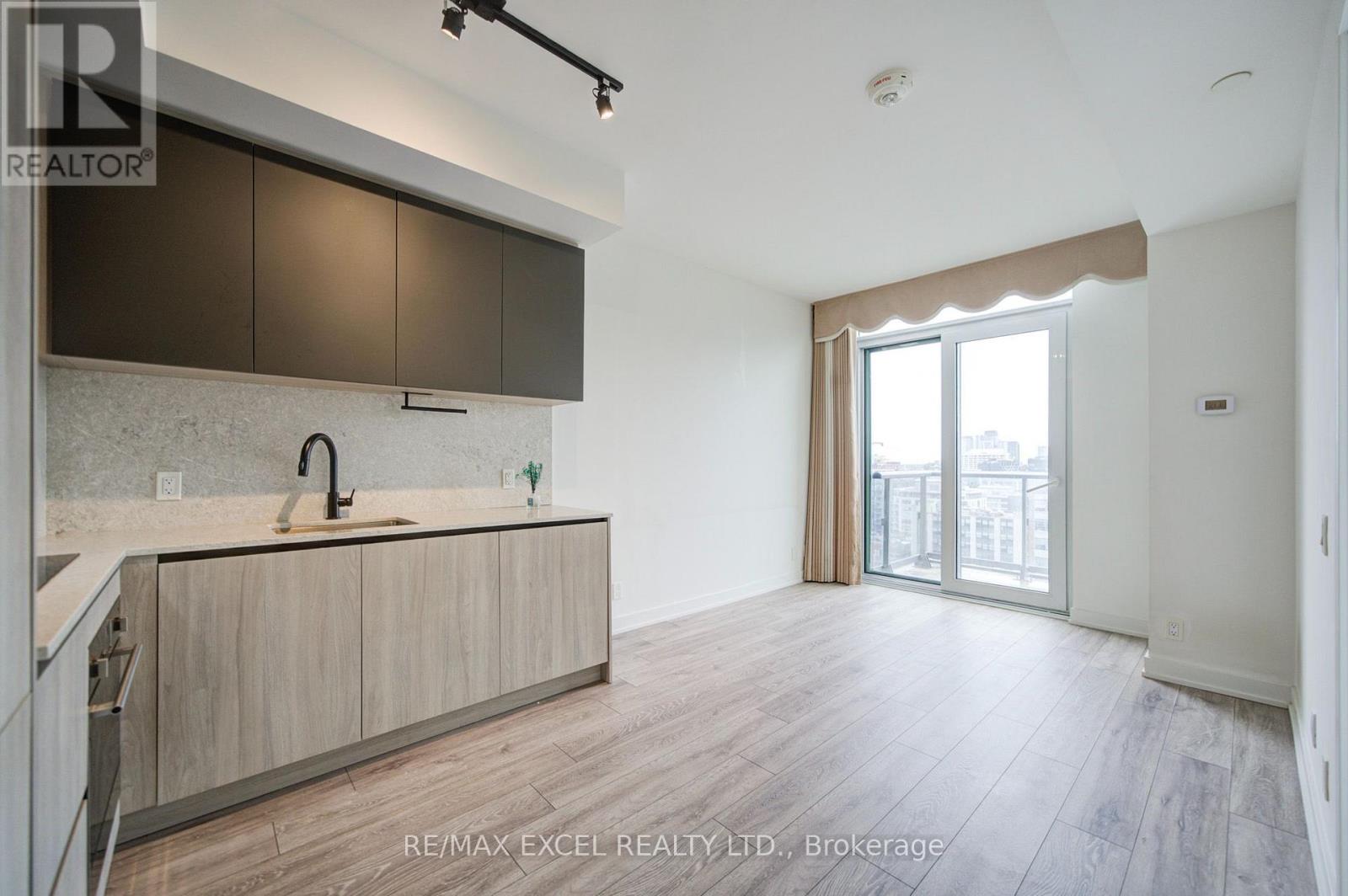 #1818 108 PETER STREET - 22