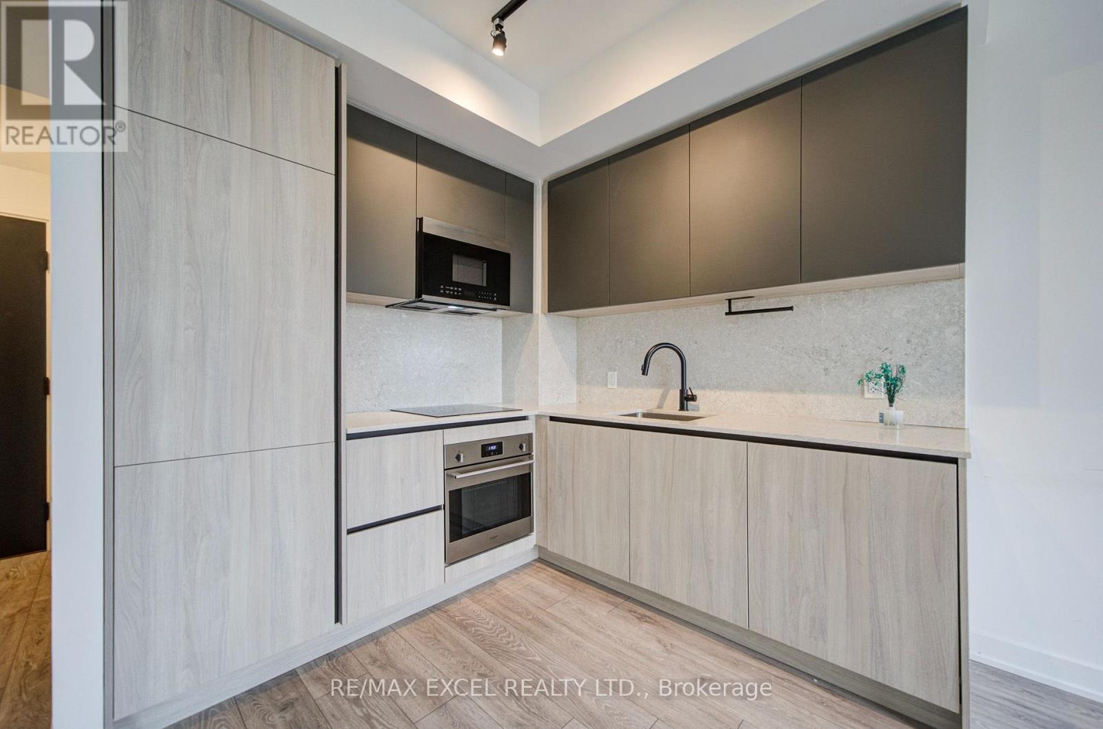 #1818 108 PETER STREET - 25
