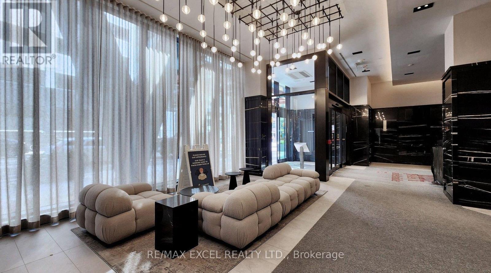 #1818 108 PETER STREET - 35