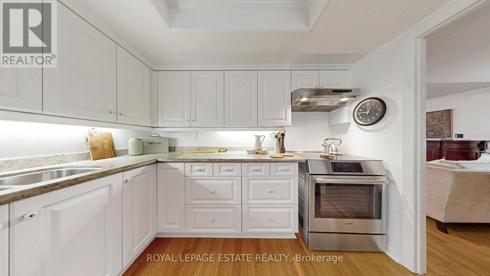 #210 360 BLOOR STREET E - 14