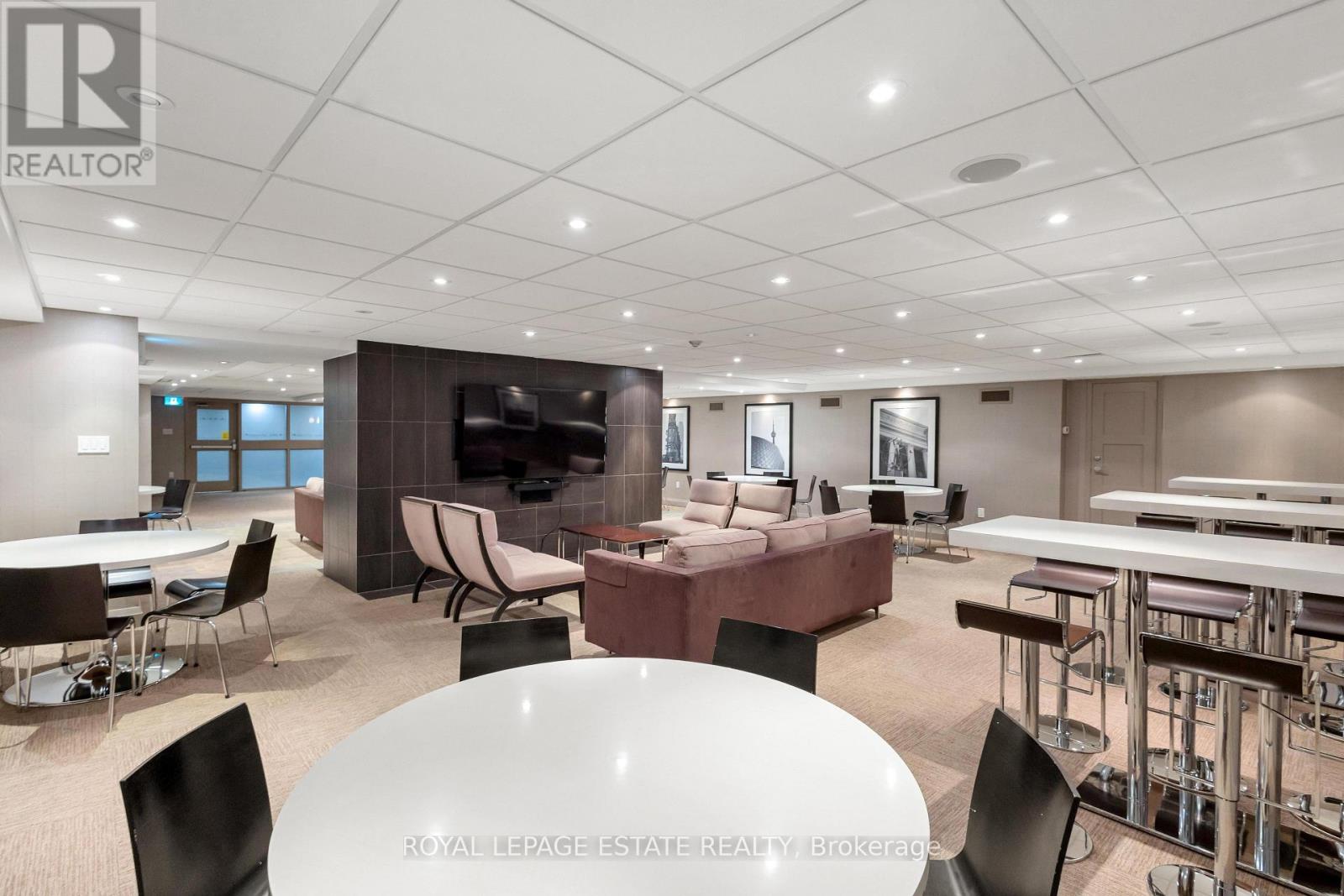 #210 360 BLOOR STREET E - 39