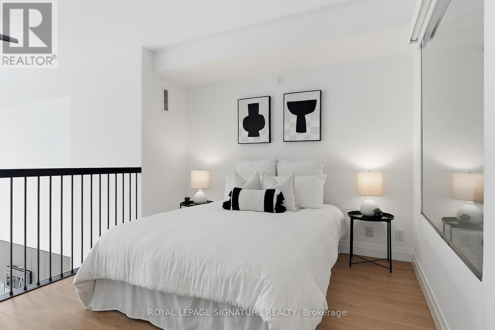 #532 5 HANNA AVENUE - 19