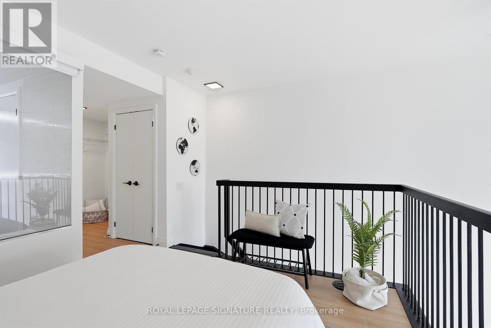 #532 5 HANNA AVENUE - 21