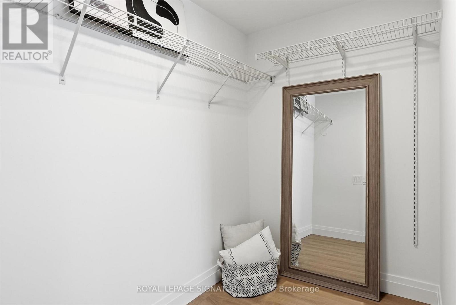 #532 5 HANNA AVENUE - 24