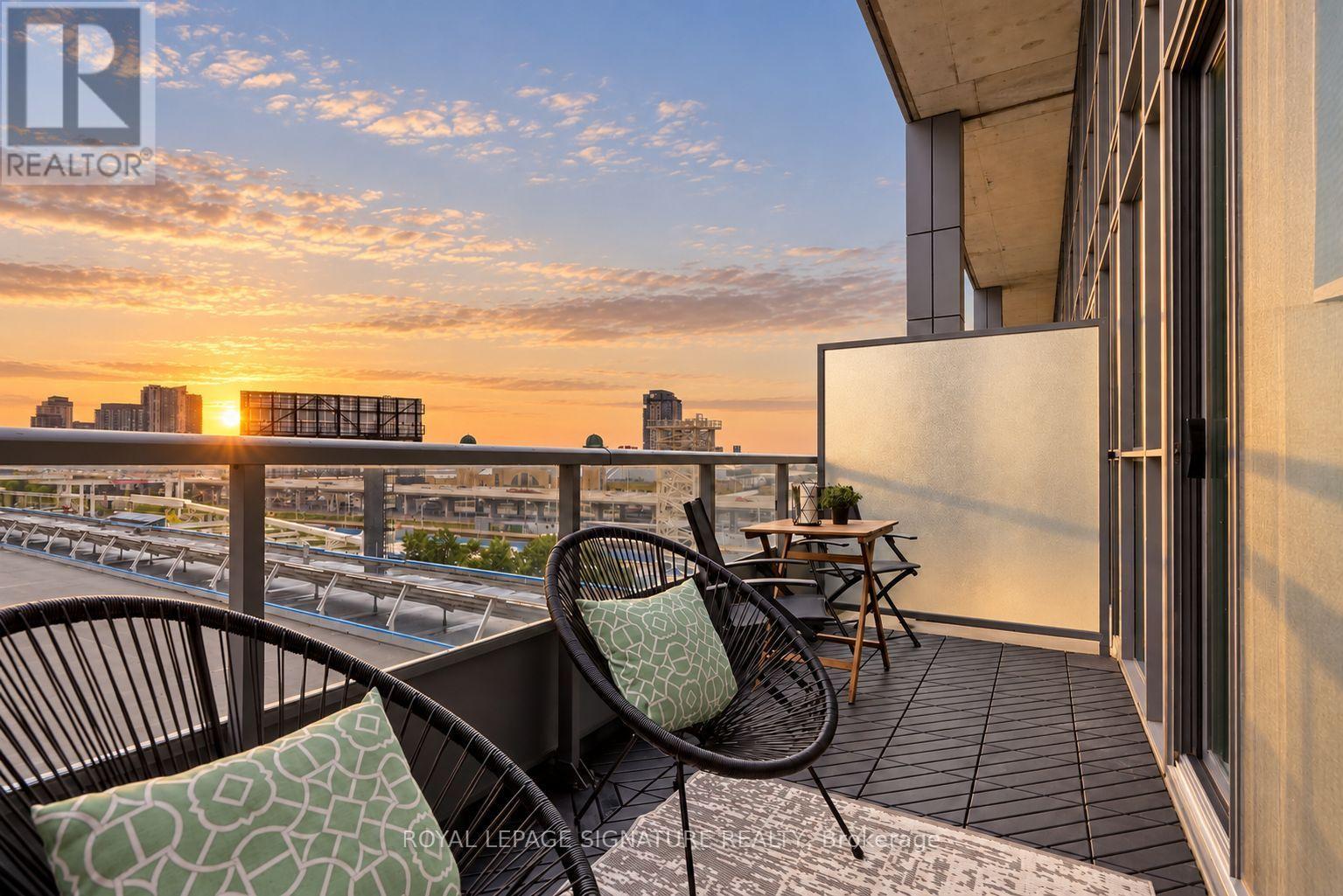 #532 5 HANNA AVENUE - 30