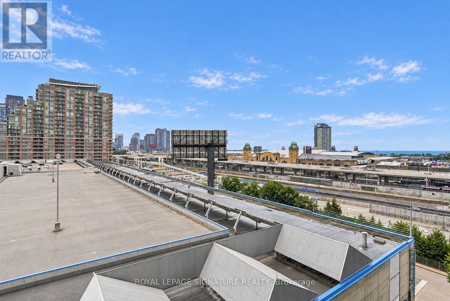 #532 5 HANNA AVENUE - 33