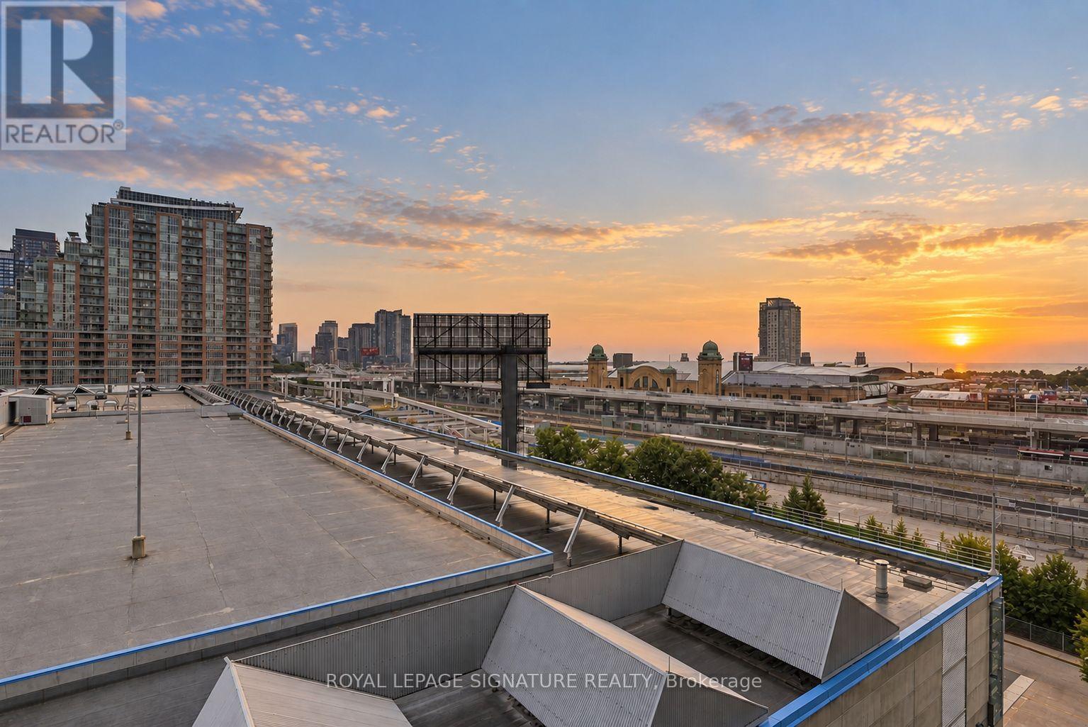 #532 5 HANNA AVENUE - 34