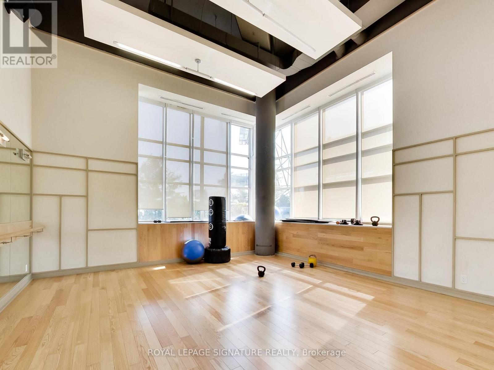 #532 5 HANNA AVENUE - 39