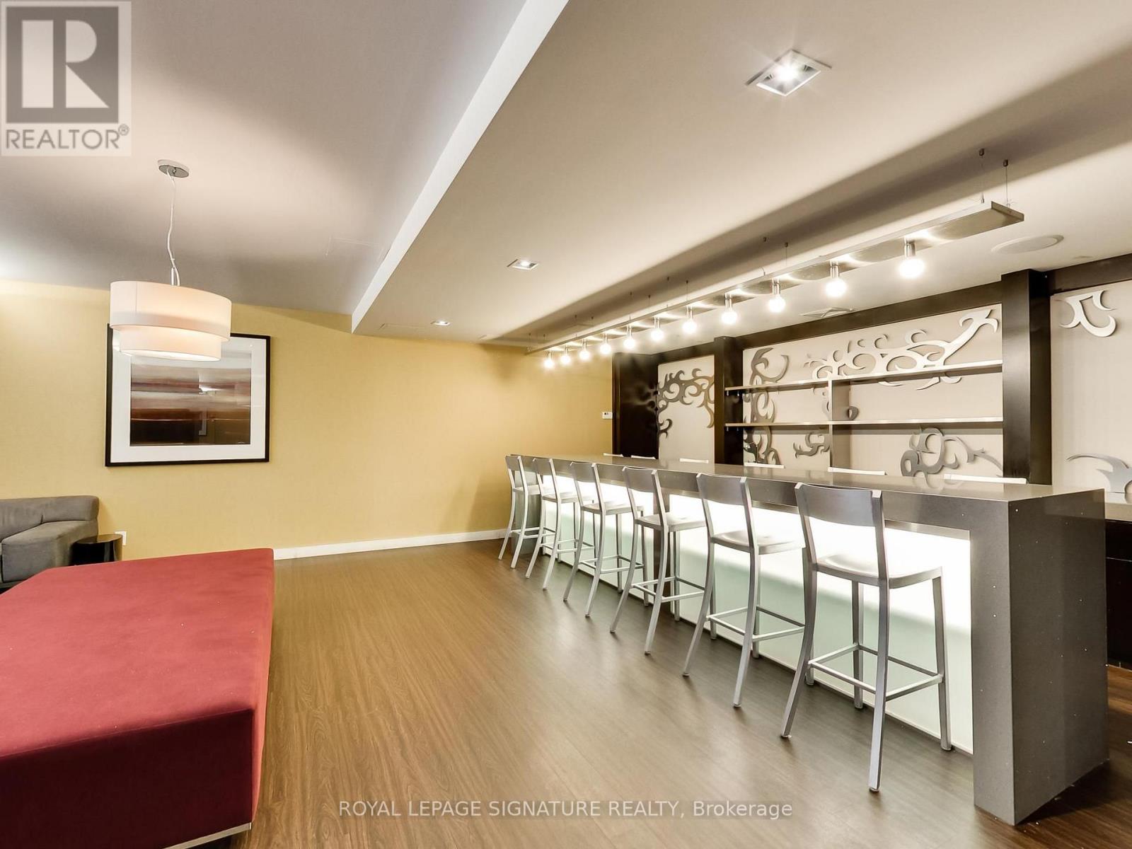 #532 5 HANNA AVENUE - 43