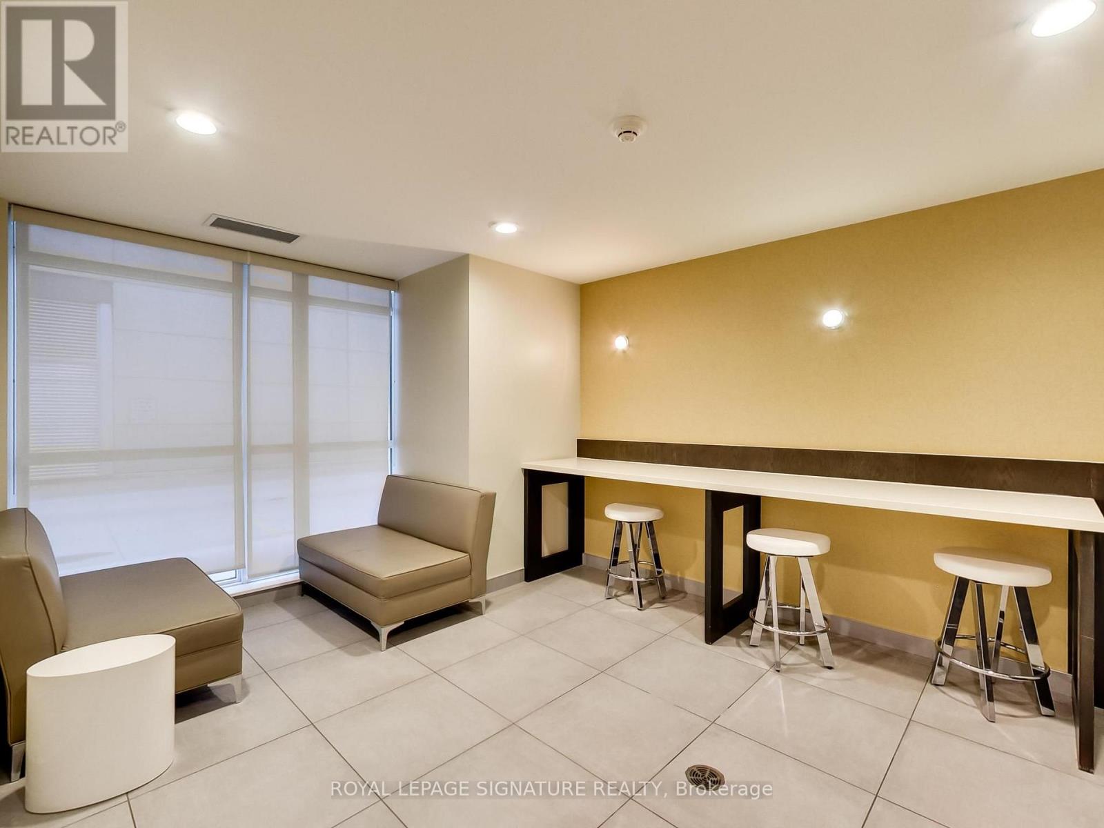 #532 5 HANNA AVENUE - 45