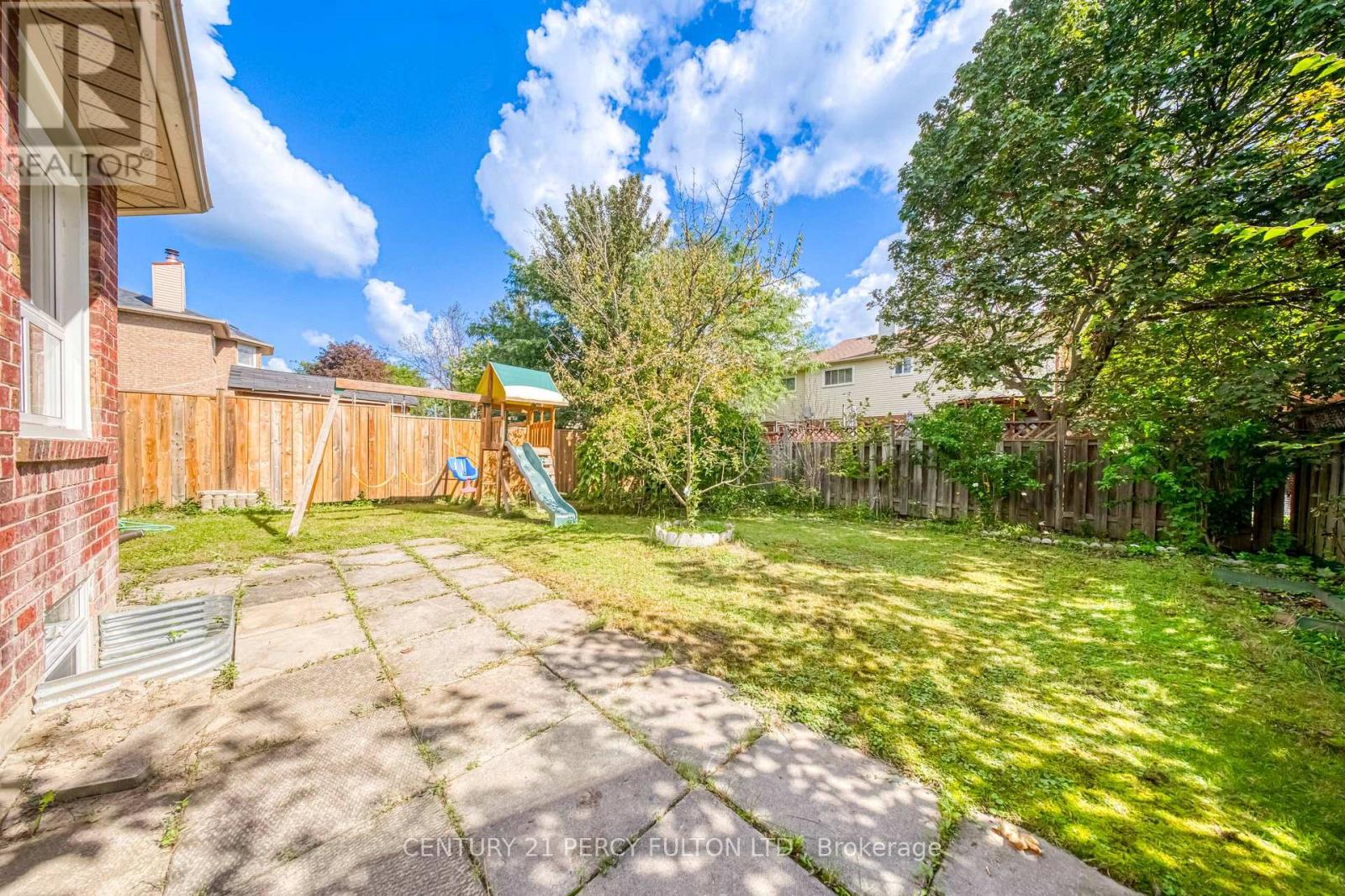 46 HEARNE CRESCENT - 33