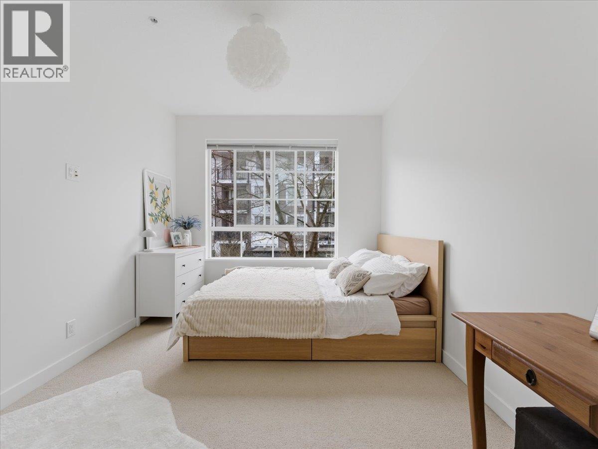 205 553 FOSTER AVENUE, Coquitlam
