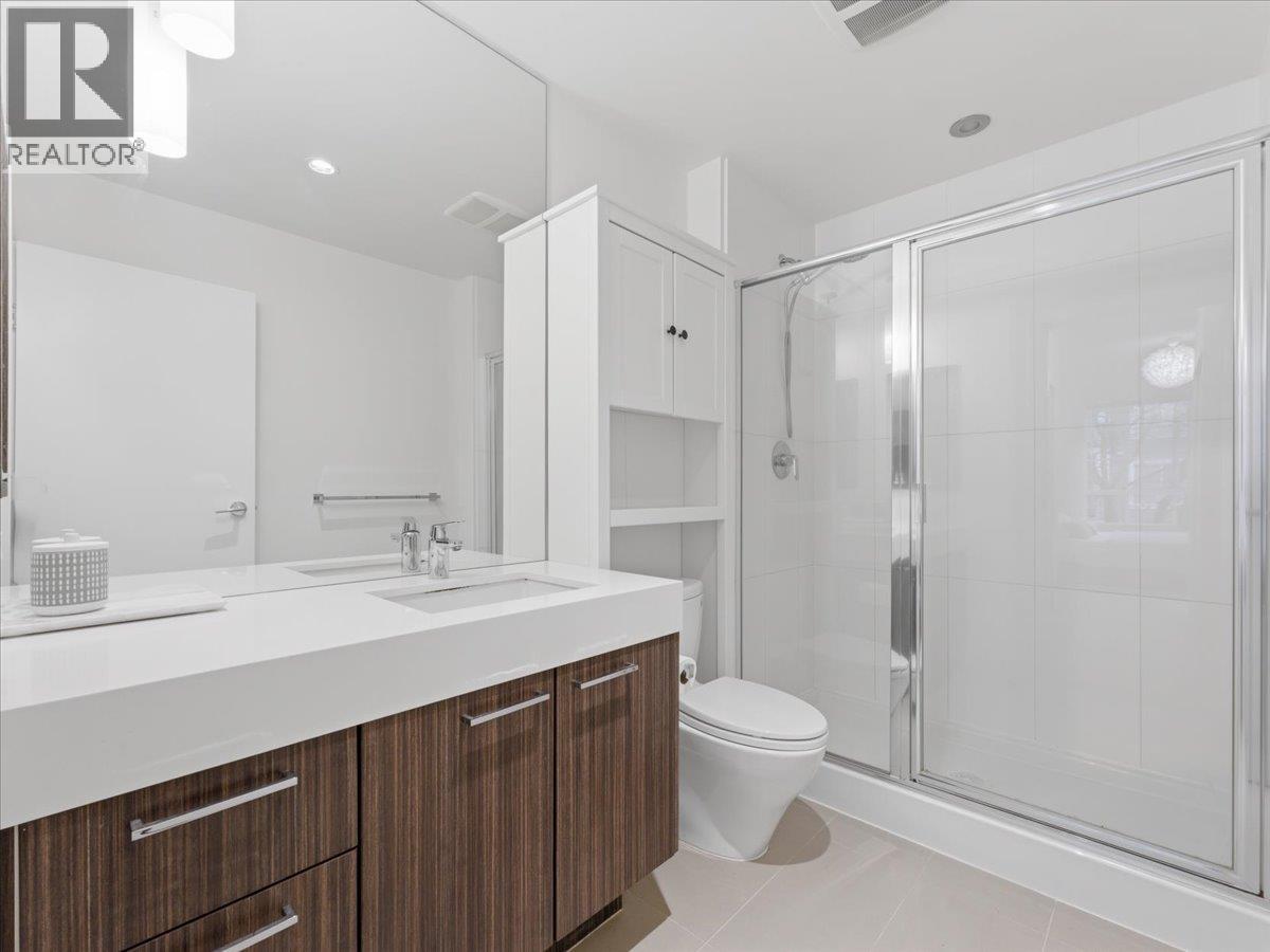 205 553 FOSTER AVENUE, Coquitlam