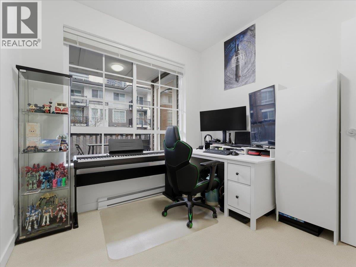 205 553 FOSTER AVENUE, Coquitlam