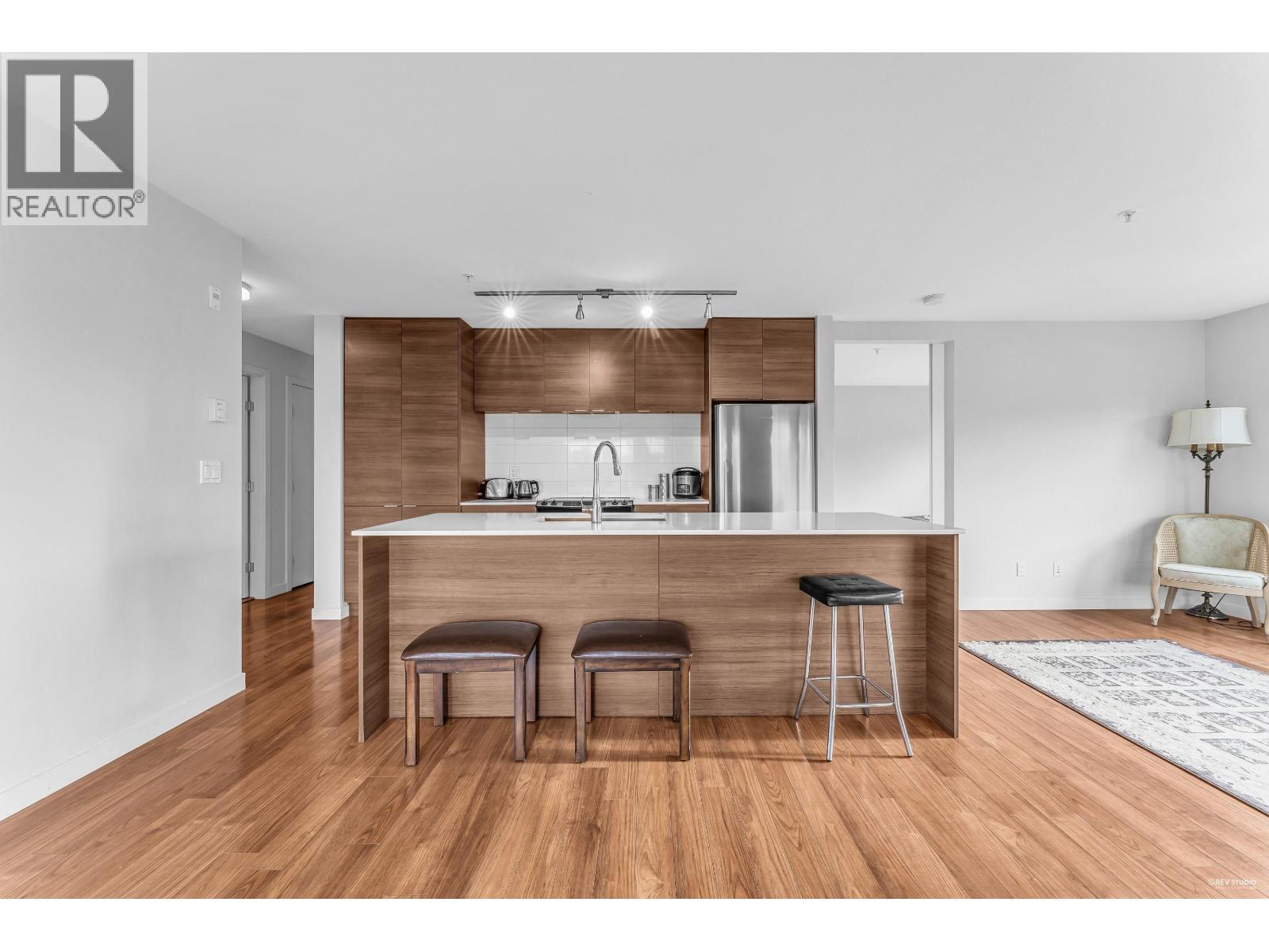 305 1677 LLOYD AVENUE, North Vancouver — photo 4