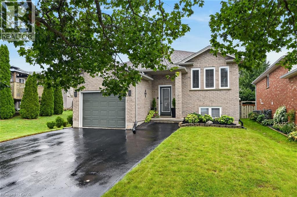 34 BREWSTER Way, Brantford — photo 2