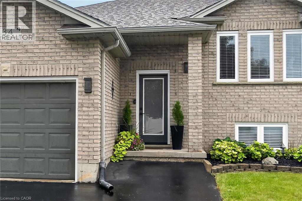 34 BREWSTER Way, Brantford — photo 3