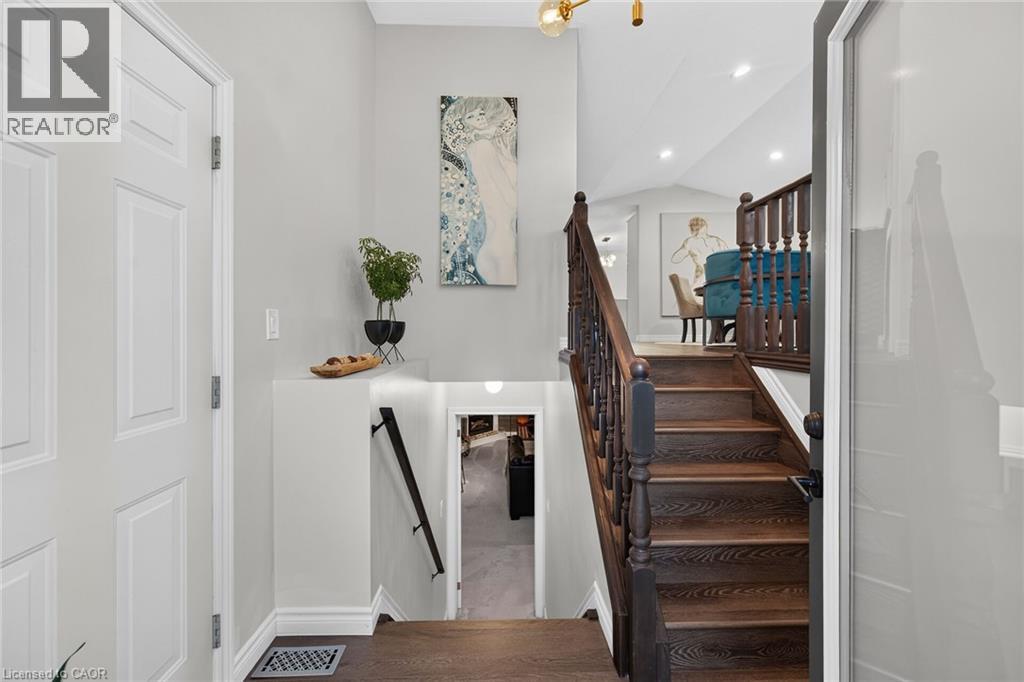 34 BREWSTER Way, Brantford — photo 4