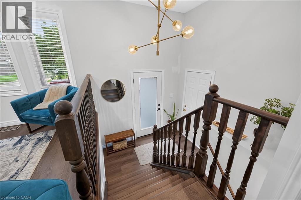 34 BREWSTER Way, Brantford — photo 6