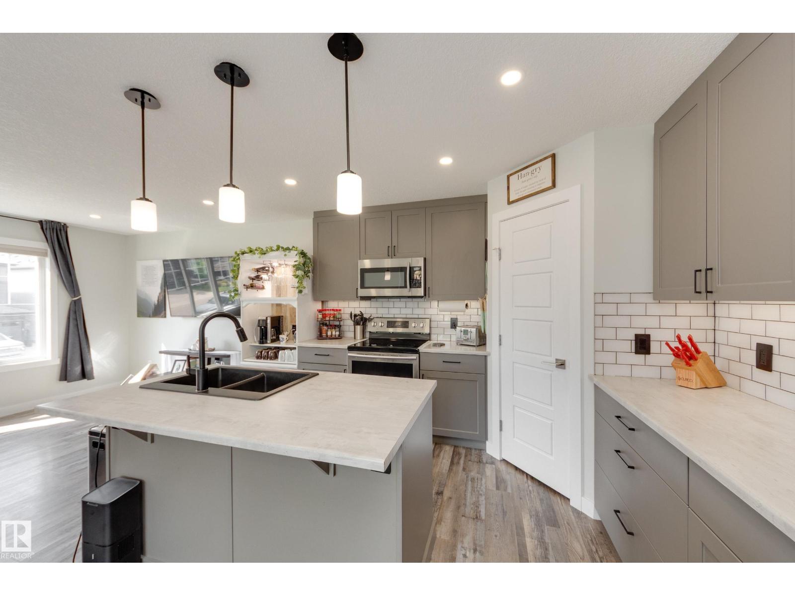 8623 223 ST NW - Image 11