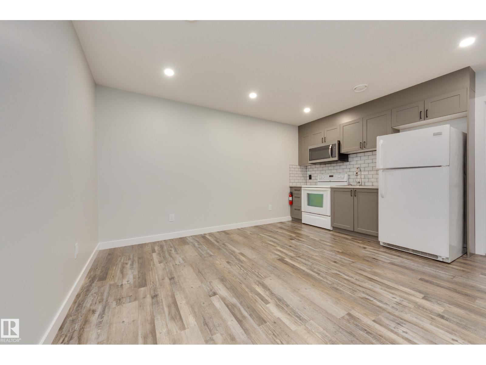 8623 223 ST NW - Image 23